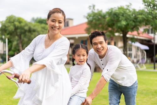 Portrait,Of,Enjoy,Happy,Love,Asian,Family,Father,And,Mother